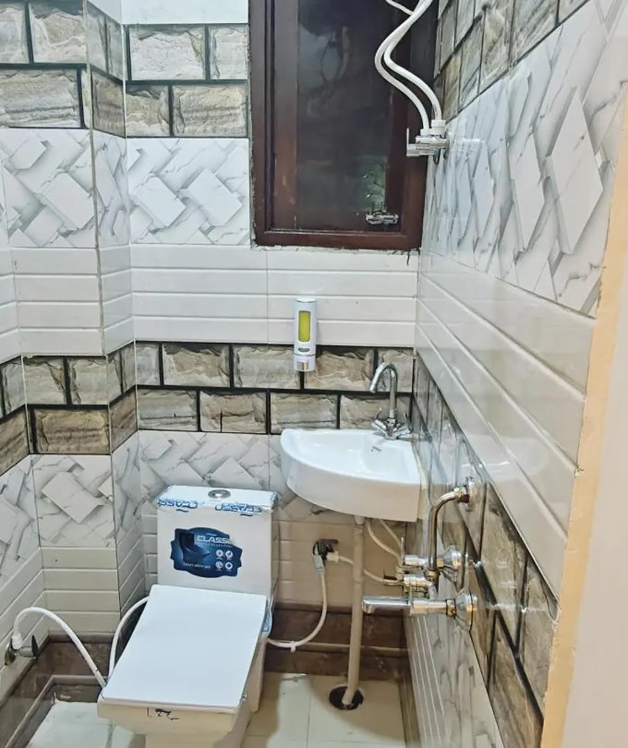 בית הארחה Hotel Rohit ,Agra Cantt Railway Station